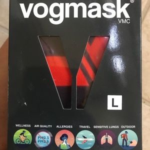 Large vogmask, Sealed and new in box. Style “forward”